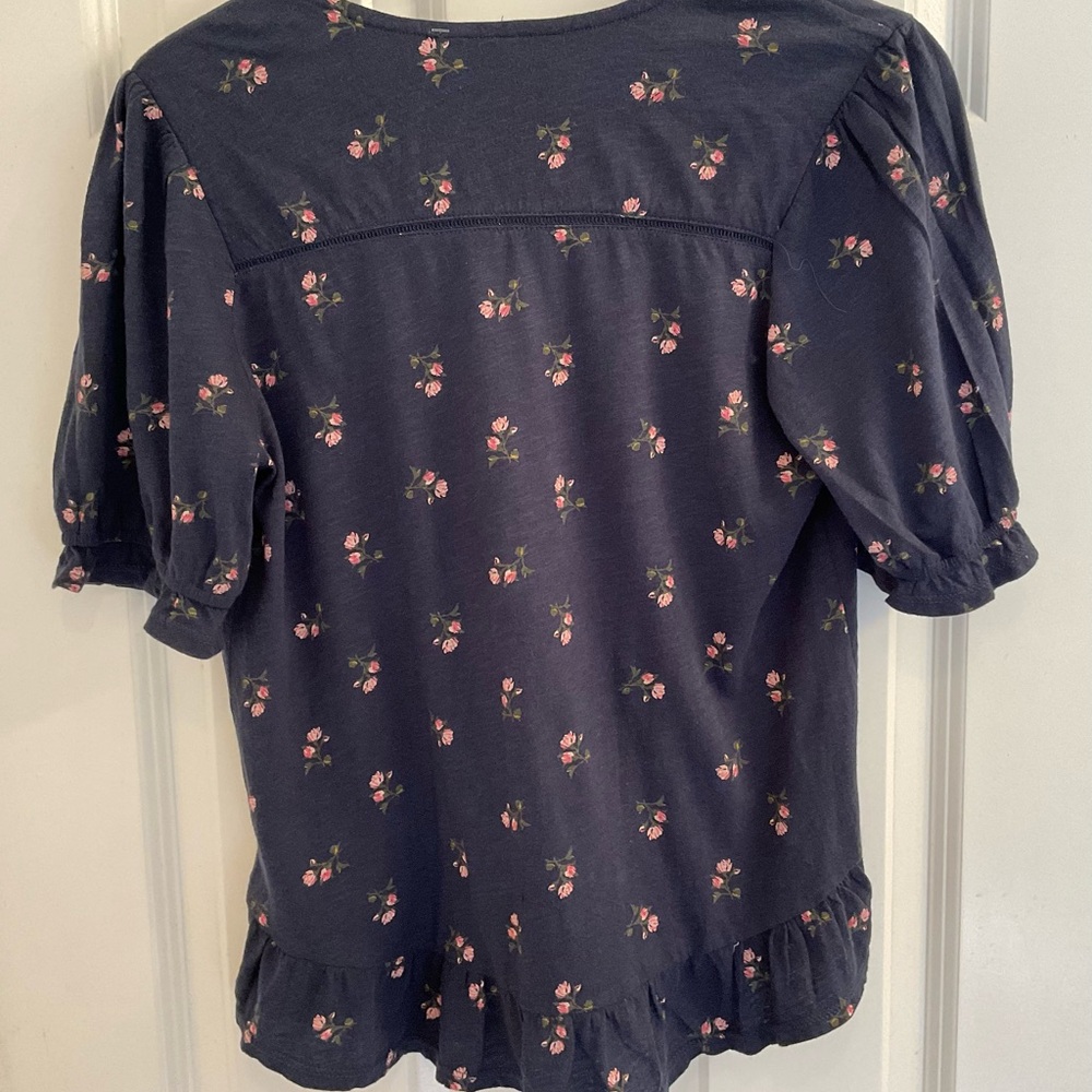 Lucky Brand Floral Ruffle Short Sleeve Top - NWT - Small - Picture 9 of 10